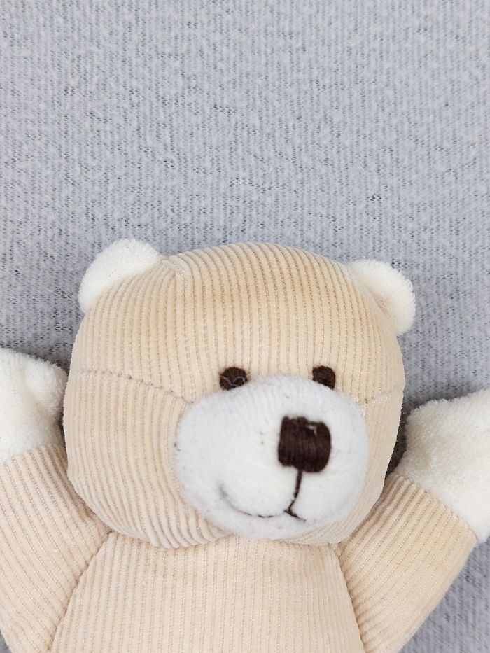 Ancien Doudou peluche ours grelot TIAMO COLLECTION 18 cm beige écru scratch pattes - photo numéro 3