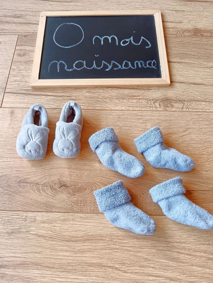 Lot chaussons + 3 paires de moufles