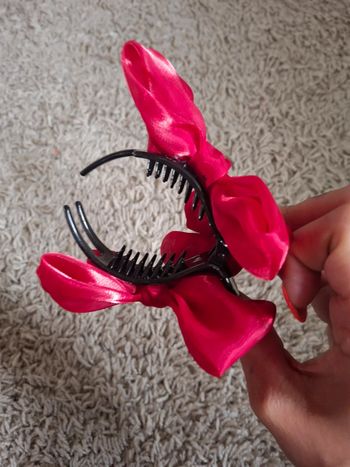 Magnifique pince en nœud rouge fille ou femme