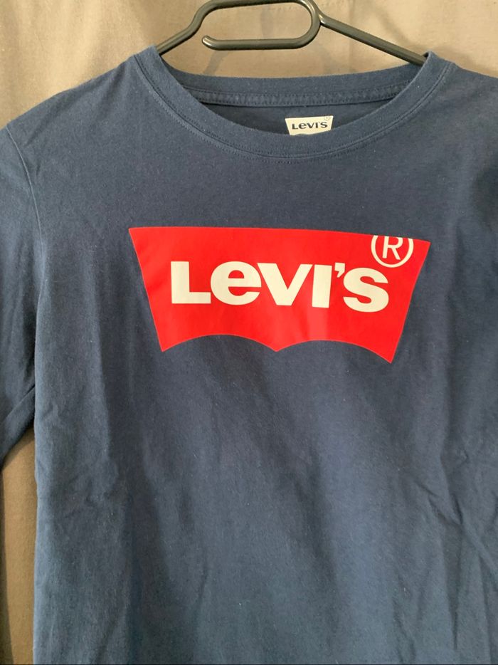 T-shirt Levi’s manches longues bleu marine 12 ans – 100% coton, stylé et en excellent état ! - photo numéro 2