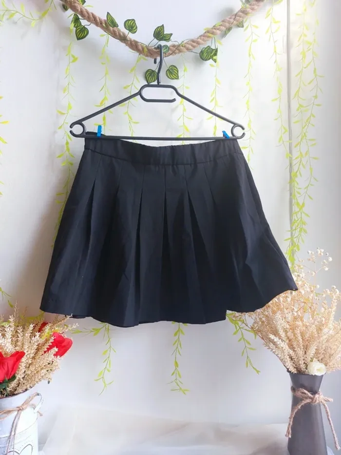 Mini-jupe Stradivarius – L – Noir – État : Excellent - photo numéro 3