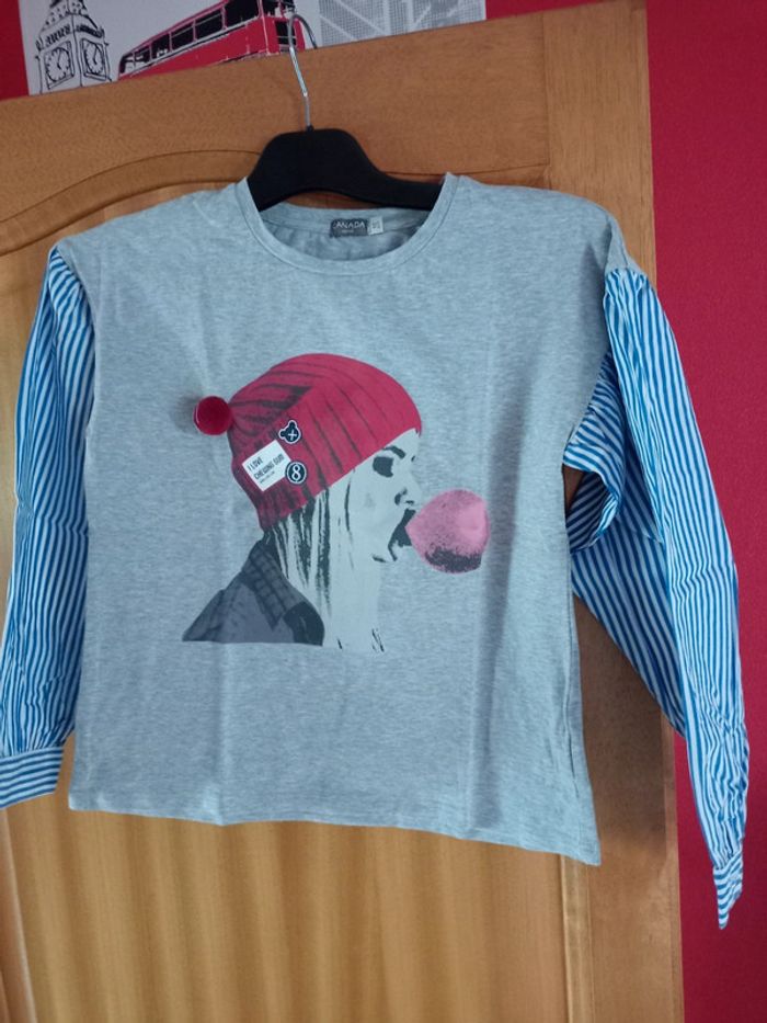 Maillot gris, manches à lignes bleues 12ans