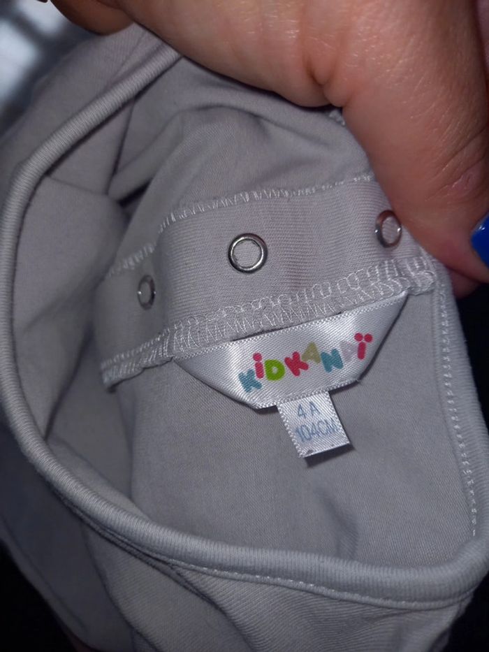 Tee-shirt manches longues gris. - photo numéro 3