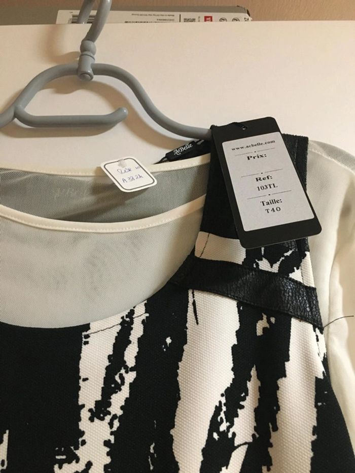 Robe noire et blanche avec chemise en voile blanche taille  40. marque ac Belle. - photo numéro 2