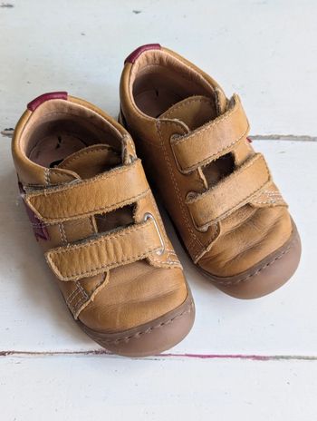 Chaussures en cuir camel à étoile bordeaux Bopy – taille 22