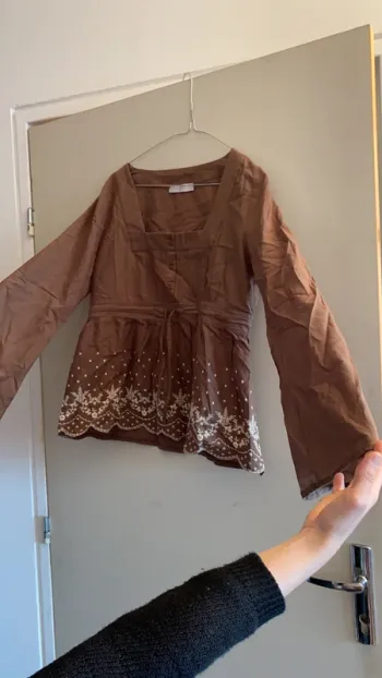 T-shirt marron manches longues