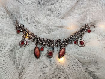 Bracelet pierres rouges