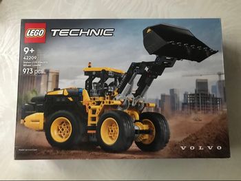 LEGO Technic 42209 : Volvo L120 Chargeur de roues électriques