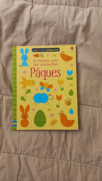 Mini livre usborne. Je dessine avec des gommettes Pâques.  Neuf.