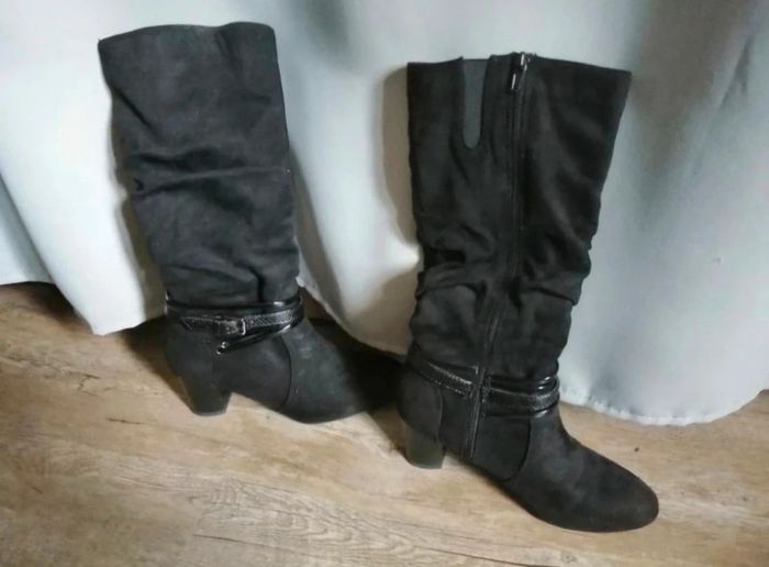 Bottes noires - photo numéro 2