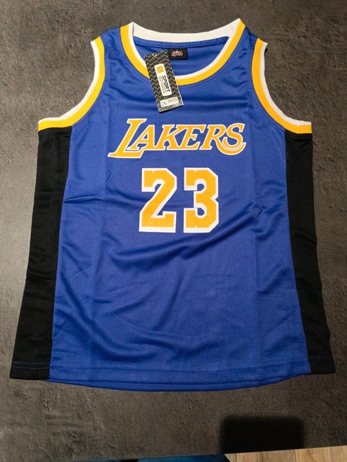 Tenue NBA Los Angeles Lakers LeBron James violet t.26 - photo numéro 2