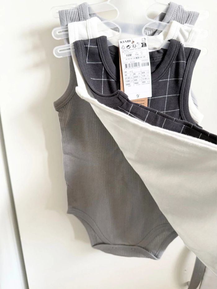 lot 18 vêtements dont 4 ensembles bébé garçon - 18 mois – Neuf avec étiquette - valeur 93€ - photo numéro 5