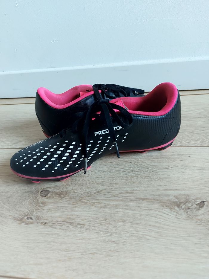 Crampons noir Adidas predator 36 2/3 - photo numéro 3