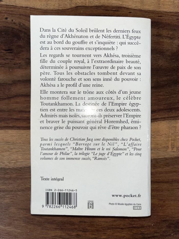 Christian Jacq : La Reine Soleil : l'aimée de Toutankhamon - photo numéro 2