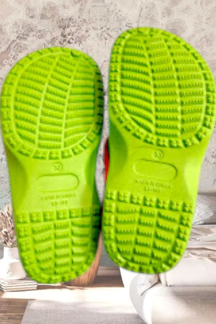 Sabots crocs neuves vert fluo et rose -33 - photo numéro 3