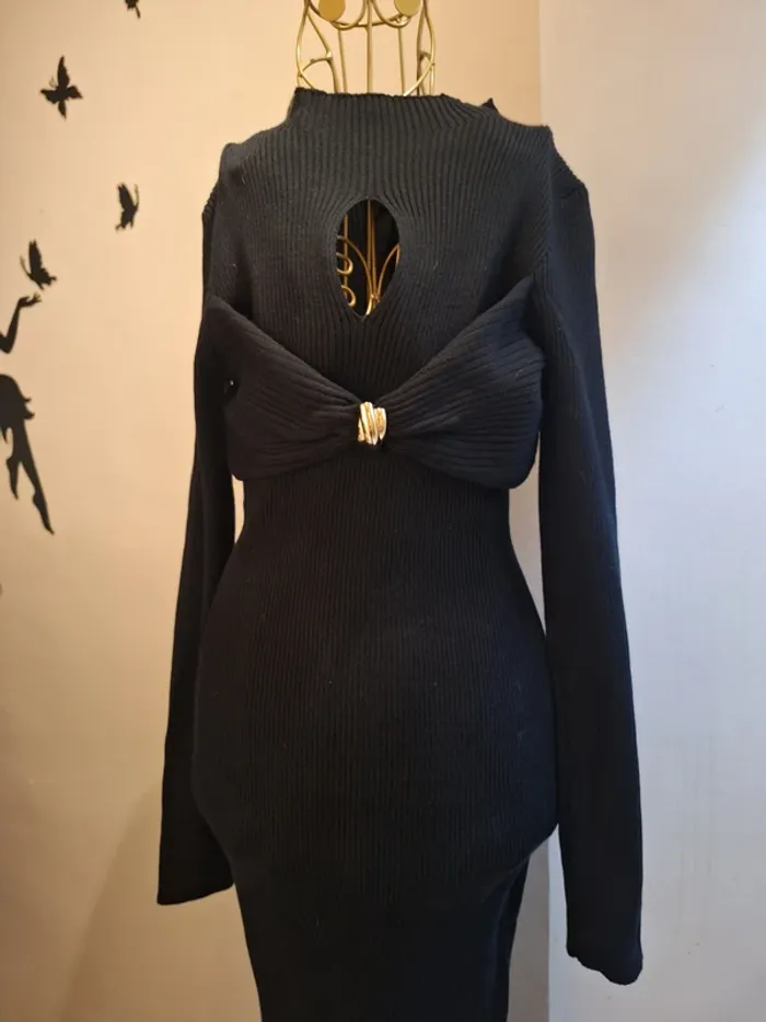 Robe longue noire en mailles & bijoux - photo numéro 2