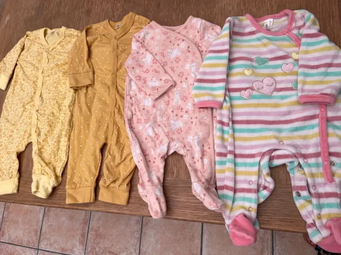 Lot vêtements 1 mois - photo numéro 2