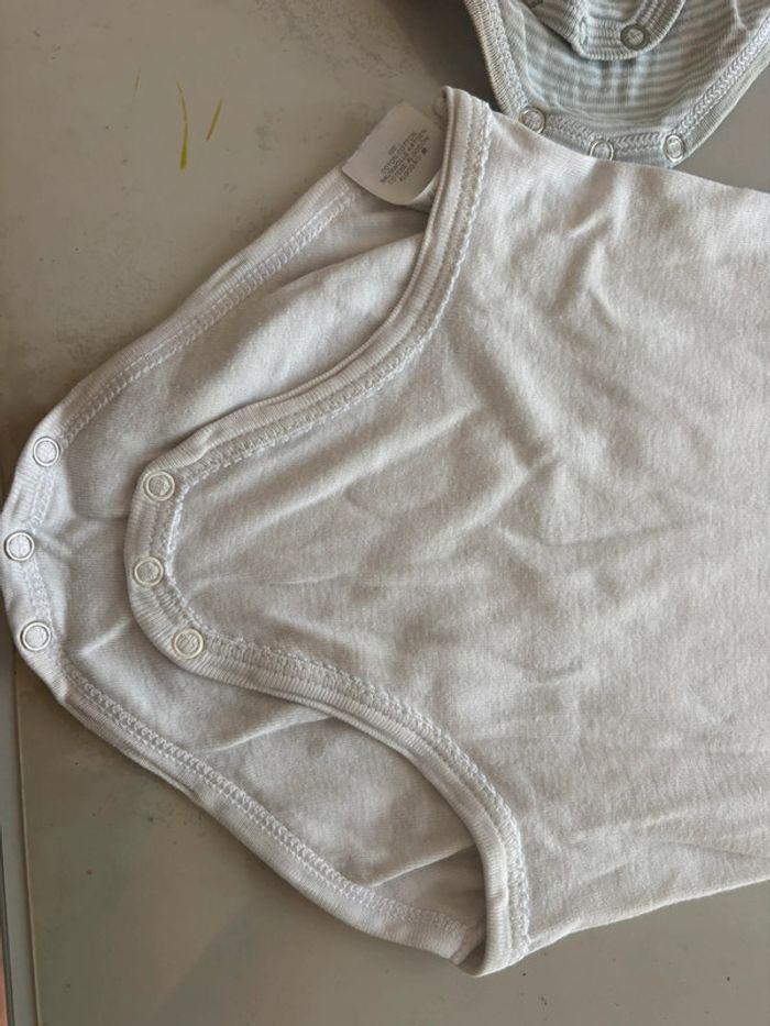 Lot bodys sans manches 36 mois - photo numéro 8