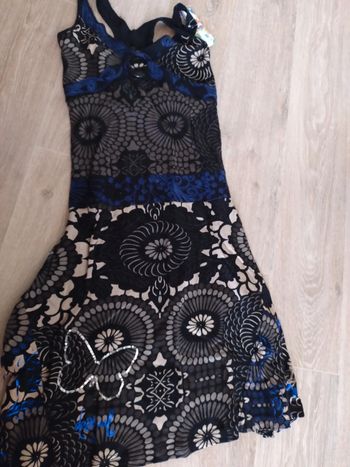 Robe joli décolleté Desigual