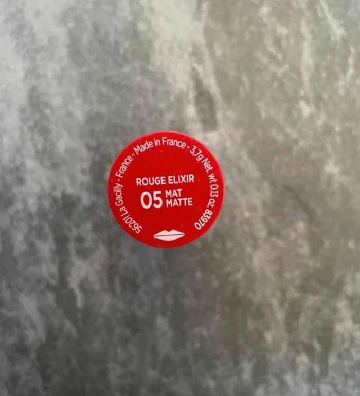 Rouge à lèvres rouge mat - photo numéro 2