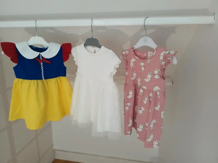 3 robes 9 mois fille