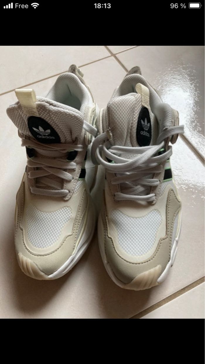 Baskets Adidas comme neuves - photo numéro 3
