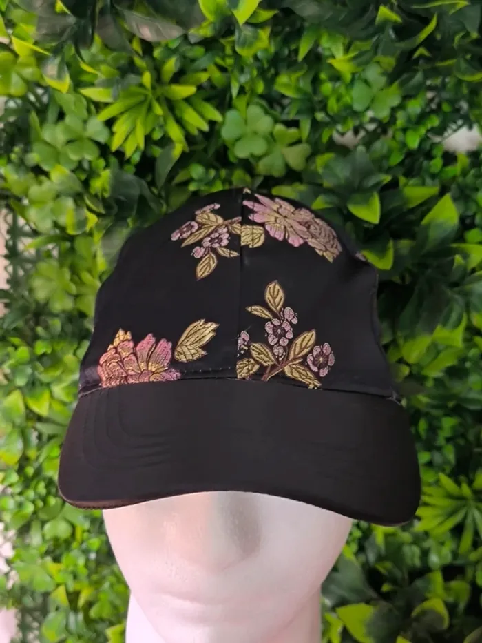 Casquette à fleurs brodée femme