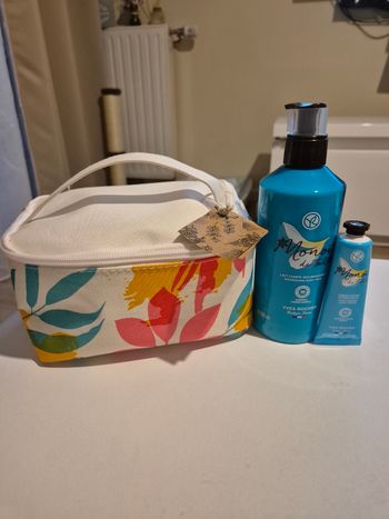Vanity+1 lait corpsnourissant de 390ml et 1 crème main 30ml.