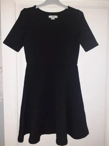 Robe noire manches courtes habillée