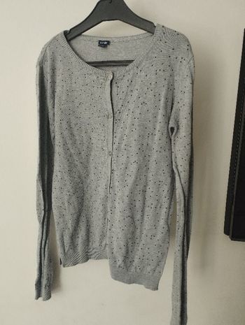 Gilet à bouton 12 ans.