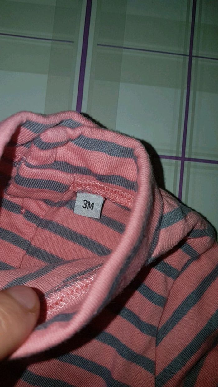 T-shirt col roulé 3mois 0€50 -50% dès 2 achetés - photo numéro 3