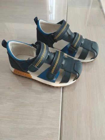 Sandales