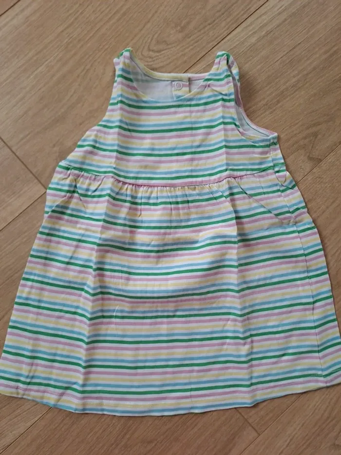 Lot de 2 robes et 1 combishort été 12 mois. - photo numéro 4