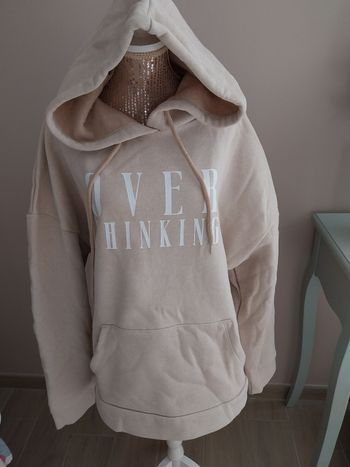 Sweet femme avec capuche neuf pretty teen 