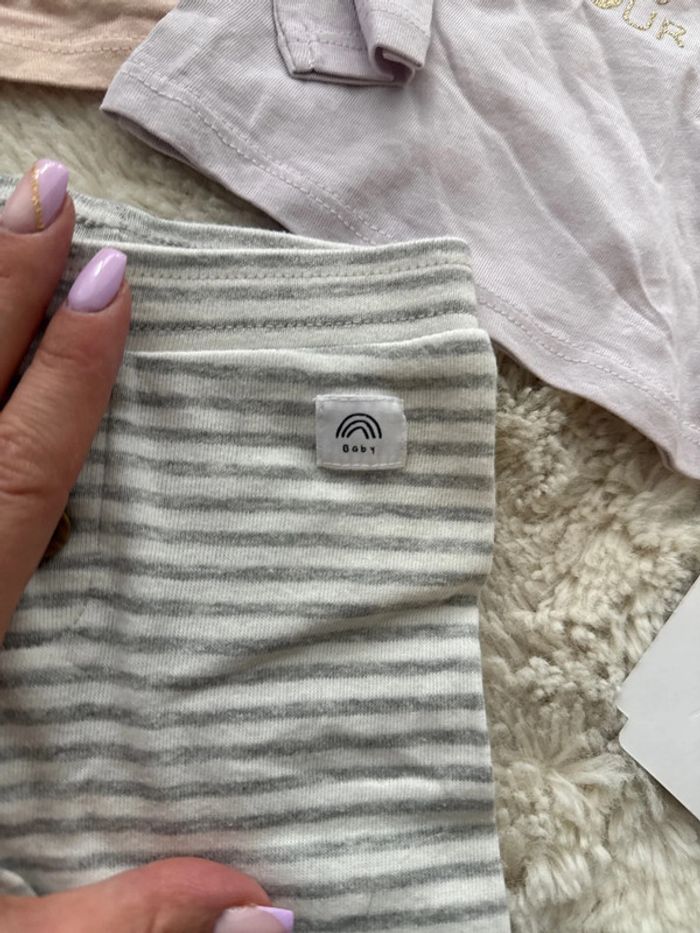 Ensemble pantalon la redoute et 2 t shirt manche longue kiabi 1 mois rose et violet - photo numéro 6