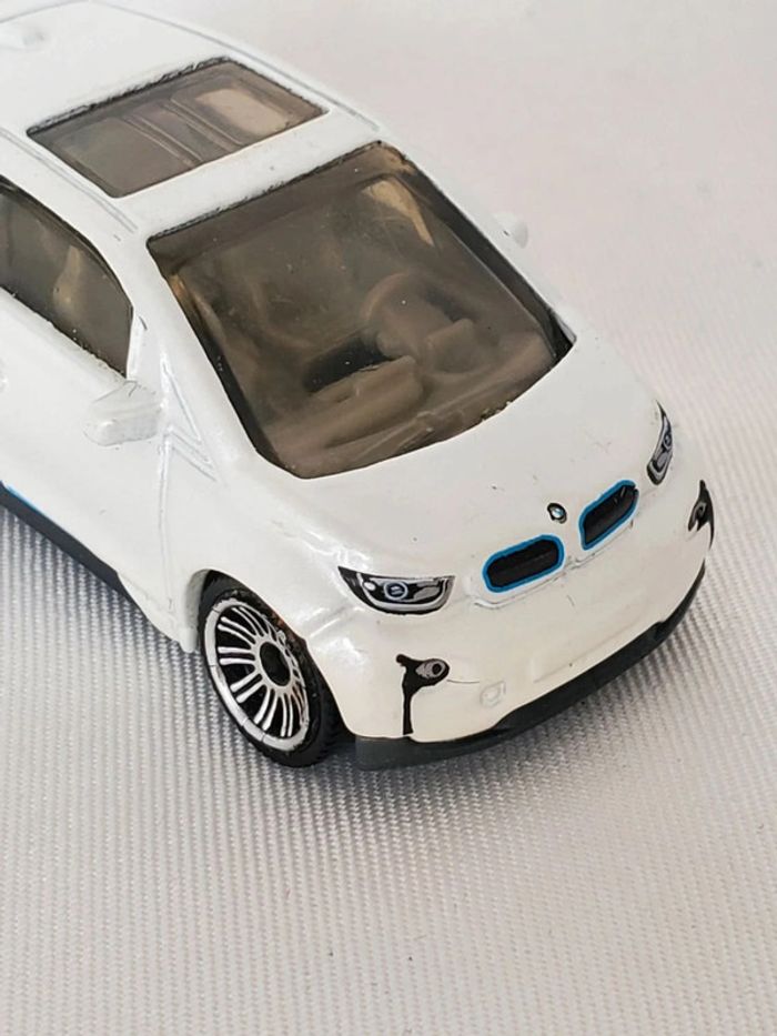 Voiture miniature Matchbox BMW i3 blanche - photo numéro 6