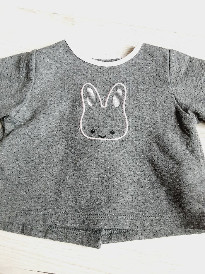 Vêtement bébé fille pull Obaïbi gris pailleté lapin liserés roses 6 mois - photo numéro 2