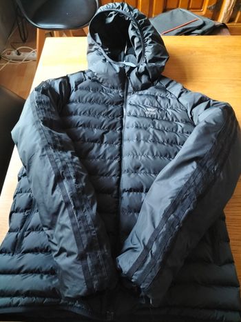 Magnifique Doudoune a capuche Adidas taille S