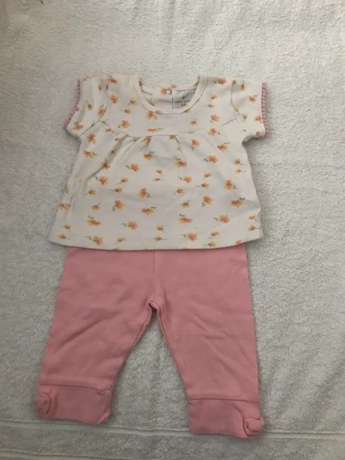 Ensemble t-shirt et pantalon