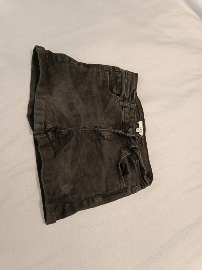 Short noir