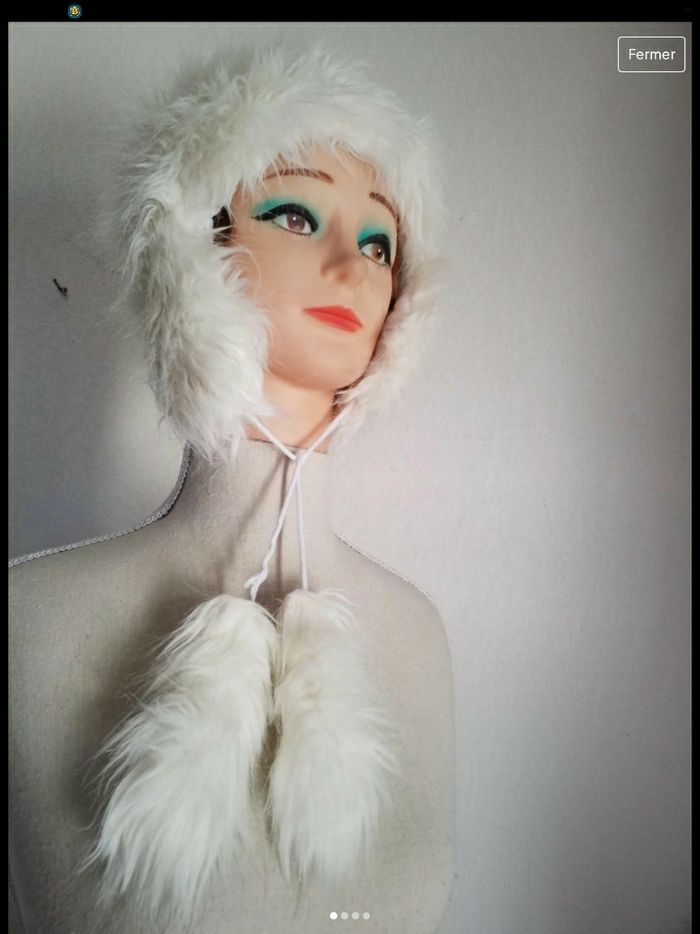 Bonnet blanc en peluche très bon état - photo numéro 2