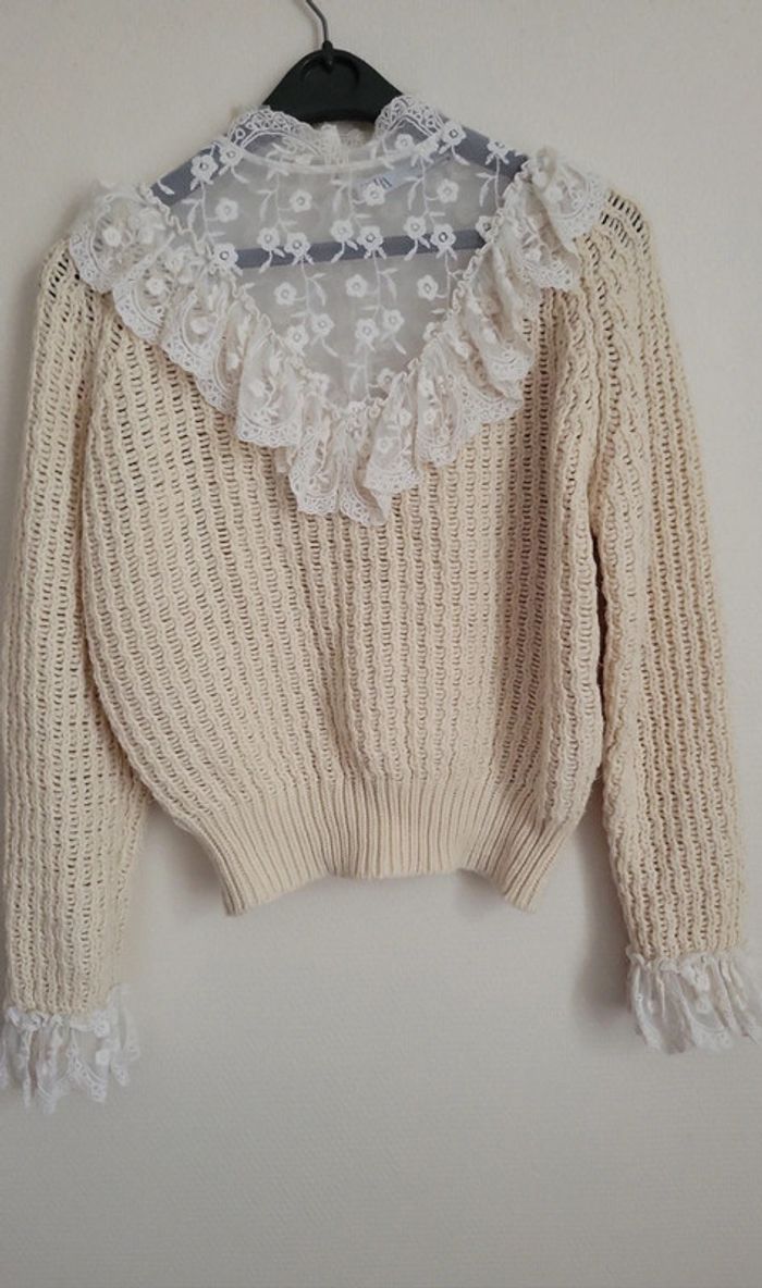 Pull beige romantique avec broderie et volants - photo numéro 6