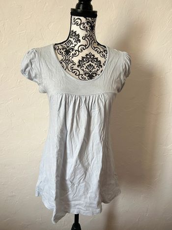 Très beau tee shirt bleu clair 🥰 taille 38