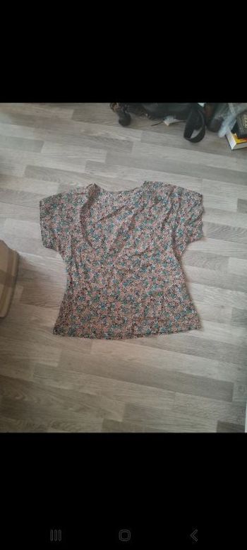 Tee shirt/blouse taille 44/46