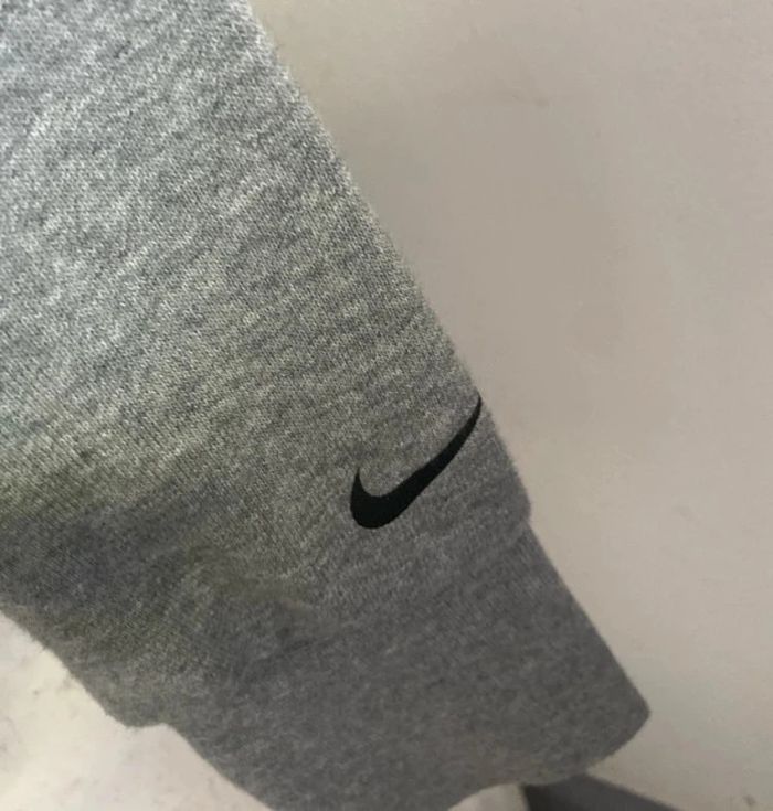 Sweat Nike taille S - photo numéro 4