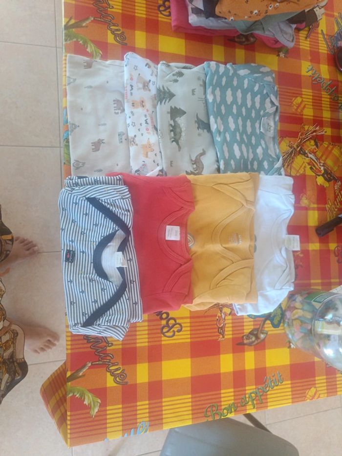 Lot de 8 body en tres bon etat multimarque