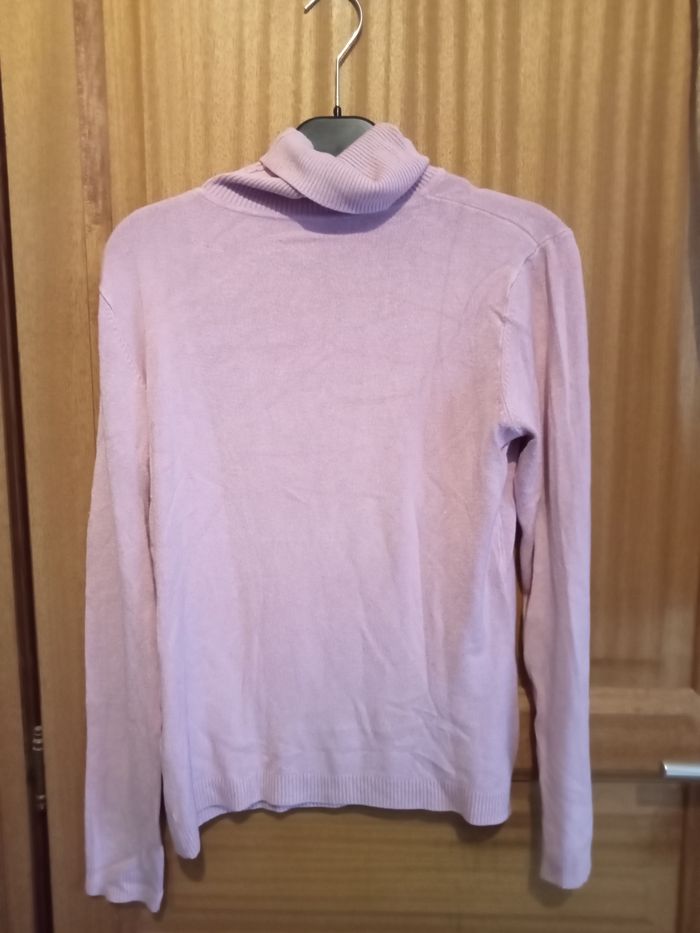 Un pull avec un col roulé - photo numéro 2