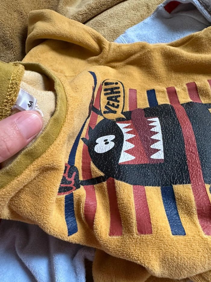Lot pyjamas 4 ans 1 bas et 2 hauts - photo numéro 6