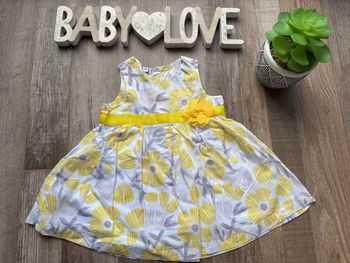 - Robe - 6 mois - Très bon état