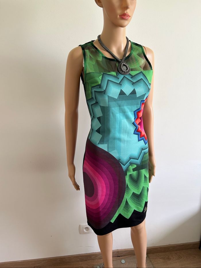 Robe noire et imprimée sans manches Desigual taille S bon état - photo numéro 2